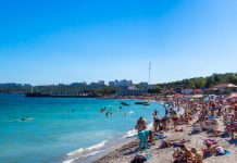 Οδησσός-Άλλοι πολεμούν στα μέτωπα και σκοτώνονται και άλλοι διασκεδάζουν στις παραλίες