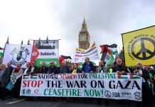 Βρετανία: Δύο γυναίκες κατηγορούνται για τρομοκρατία–Φορούσαν αυτοκόλλητα της Χαμάς