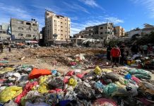 Συνεχίζονται για 79η ημέρα οι βομβαρδισμοί – Ο λιμός εξαπλώνεται στη Γάζα