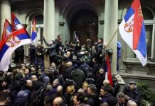 Ρωσία: Υπερασπίζεται τη δημοκρατία στη Σερβία-Πυρά σε ΗΠΑ-ΕΕ και …μαριονέτες τους