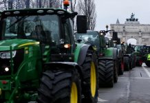 Γερμανοί αγρότες-Mπλοκάρουν τηλεοπτικούς-ραδιοφωνικούς σταθμούς που δεν αναφέρονται στις διαμαρτυρίες τους