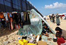 Ακάθεκτος ο Νετανιάχου σφυροκοπά τη Ράφα – Εκατό νεκροί σε ένα βράδυ