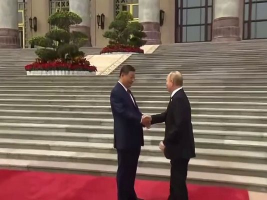 Θερμή υποδοχή του Προέδρου της Κίνας Σι Τζιπίνγκ στον Βλ.Πούτιν