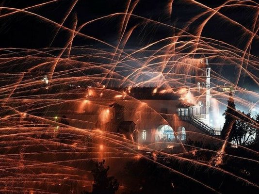 Εντυπωσίασε ο ρουκετοπόλεμος στο Βροντάδο της Χίου(φώτο-βίντεο)