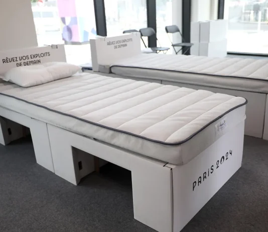 Παρίσι: Τα κρεβάτια από… χαρτόνι στο Ολυμπιακό Χωριό