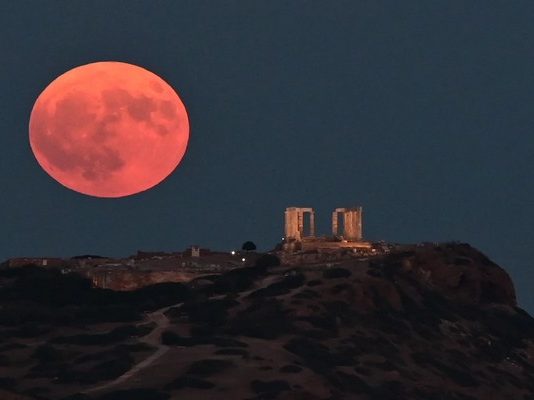Πανσέληνος του Αυγούστου -Μάγεψε το «Φεγγάρι του Οξύρρυγχου»