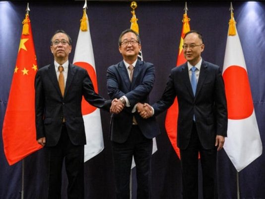 Ιστορική σύγκλιση Κίνας, Ιαπωνίας, Νότιας Κορέας για την ασφάλεια στην Ανατολική Ασία – Γυρνούν την πλάτη στις ΗΠΑ Τόκιο, Σεούλ