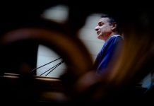 Το «Καραμανλής ή τανκς» έπιασε. Το «Μητσοτάκης ή χάος» δεν πρόκειται να πετύχει