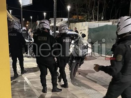 Επίθεση με αυγά και αντικείμενα δέχθηκε ο Μάκης Βορίδης στο Ηράκλειο Κρήτης