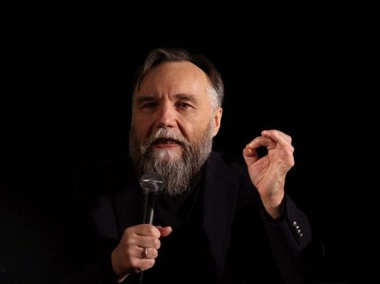 Ντούγκιν για ΕΕ: «Θέλει να παίξει με την φωτιά; Ο Πούτιν όμως δεν παίζει – Είναι έτοιμος ανά πάσα στιγμή»