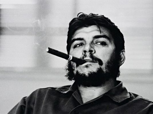 Σαν σήμερα 9 Οκτωβρίου: Η εν ψυχρώ δολοφονία του Τσε Γκεβάρα και η γέννηση ενός αθάνατου συμβόλου