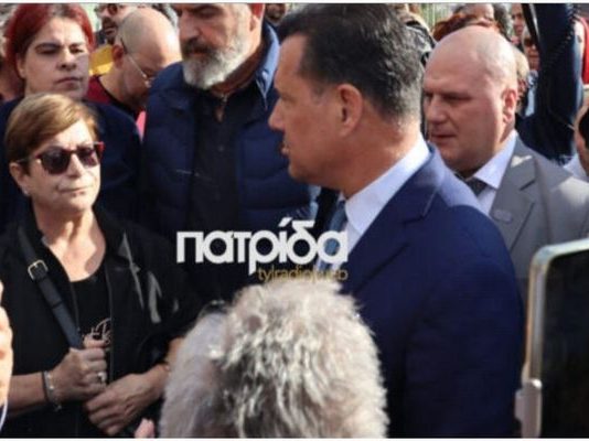 Νοσοκομείο Χίου: «Θερμή» υποδοχή στον Άδωνι από προσωπικό-πολίτες-Ο μοναδικός υπουργός που αποδοκιμάζεται όπου και αν βρεθε’ι