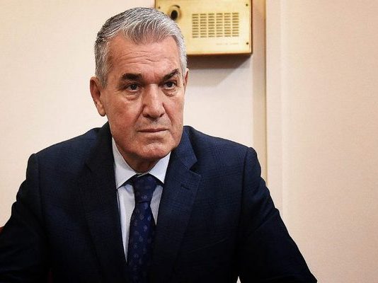 Προκαλεί πάλι ο γαλάζιος Δημήτρης Κυριαζίδης: Δεν τα βγάζει πέρα με 5.000€ τον μήνα