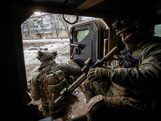 Άρχισε… ο χορός στο Σλαβιάνσκ: Οι Ρώσοι εξαπέλυσαν μπαράζ σφοδρών πληγμάτων με Geran-2 στην πόλη( βίντεο)