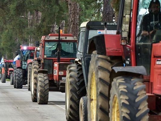 «Θα κάνουμε Χριστούγεννα στους δρόμους»: Οι αγρότες ετοιμάζουν νέες κινητοποιήσεις σε όλη τη χώρα