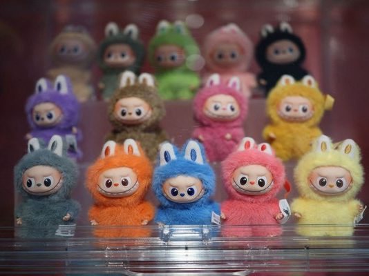 «Η Κίνα είναι πολύ κουλ»: Η υπερδύναμη της Ανατολής αποκτά «φαν κλαμπ» στη Δύση