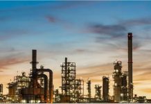 Oι τιμές των καυσίμων στις ΗΠΑ αυξήθηκαν από τις ουκρανικές επιθέσεις στα… ρωσικά διυλιστήρια