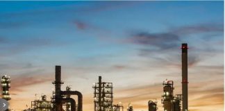 Oι τιμές των καυσίμων στις ΗΠΑ αυξήθηκαν από τις ουκρανικές επιθέσεις στα… ρωσικά διυλιστήρια