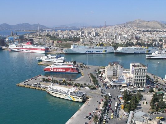 Σκληρή η αντίδραση της Κίνας στις δηλώσεις Κ.Γκιλφόιλ για το λιμάνι του Πειραιά: «Κακόβουλη συκοφάντηση»