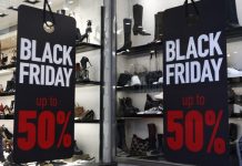 Στη Δύση επικρατεί εκνευρισμός με την ανακοίνωση του Πούτιν χτες ότι ο Βλαντίμιρ Μεντίνσκι θα είναι μαζί με τους Λαβρόφ και Ουσακόφ, αυτοί που θα διαπραγματευτούν με τις ΗΠΑ το Ουκρανικό! Ο Μεντίνσκι που ήταν επικεφαλής της Ρωσικής αντιπροσωπείας στους γύρους διαπραγμάτευσης στην Κωνσταντινούπολη με Ουκρανούς αξιωματούχους, προκάλεσε έντονο θυμό στους Ευρωπαίους και στο ΝΑΤΟ όχι μόνο γιατί απαγόρευσε σε εκπροσώπους των “προθύμων” να πάρουν μέρος στις συζητήσεις, παρόλο που είχαν σπεύσει στην Τουρκία ακάλεστοι γι’ αυτό, αλλά κυρίως για τις θέσεις του! Θυμίζω: Για την άρνηση του Κιέβου να συζητήσει καθεστώς των 4 περιοχών (Ντονετσκ, Λουγκάνσκ, Χερσώνα, Ζαπαρόζιε) που συνταγματικά προσαρτήθηκαν στη Ρωσία: “Την επόμενη φορά θα συζητάμε για 6 περιοχές και τη μεθεπόμενη για 8” δήλωσε τον περασμένο Μάιο (πάνω) Για τις “νέες κυρώσεις” που φοβέριζαν τον Ιούλιο οι Βρυξέλλες: “Θυμίζω ότι μετά την Οκτωβριανή επανάσταση και τον εμφύλιο, η Σοβιετική Ρωσία ήταν όχι με κυρώσεις αλλά πλήρως αποκλεισμένη από τη Δύση: Αυτό όμως δεν μας εμπόδισε να κερδίσουμε τον 2ο Παγκόσμιο Πόλεμο!” (κάτω αριστερά) Για την απειλή του Ρούτε, Γραμματέα του ΝΑΤΟ, ότι θα συνεχίσει τον εξοπλισμό της Ουκρανίας μέχρι να γίνει συνάντηση Πούτιν-Ζελένσκι για εκεχειρία: “Να θυμίσω στον Ρούτε τον Κινεζικό εμφύλιο με τους κομμουνιστές του Μάο Τσε Τουγκ και τους εθνικιστές του Τσαγκ Κάι Σεκ. Ο Τσαγκ επέμενε να συναντηθεί με τον Μάο για να λήξουν τον εμφύλιο. Και συναντήθηκαν πέντε φορές – φωτογραφίες, χαμόγελα κλπ αλλά δεν έδωσαν λύση στις αιτίες της σύγκρουσης. Και να θυμίσω στον κ. Ρούτε, ότι στο τέλος οι κομμουνιστές νίκησαν, παρόλο που η Δύση εξόπλιζε πλουσιοπάροχα τους εθνικιστές”