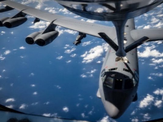 Καταιγίδα πολέμου – Αμερικανικά B-52, F-35 στη Βενεζουέλα – Απειλή σκληρών αντιποίνων σε Trump: Μην ξυπνάς τον ιαγουάρο