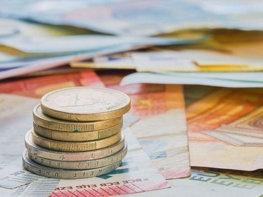 Στα 3,7 δισ. ευρώ τον Σεπτέμβρη τα χρέη του Δημοσίου σε ιδιώτες – Πιο «κακοπληρωτές» τα νοσοκομεία