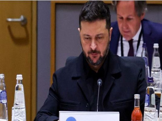 Ο Ζελένσκι στα πρόθυρα της κατάρρευσης-Βρίσκεται υπό στενή και βασανιστική πολιορκία και το «κάστρο» του ετοιμάζεται να πέσει