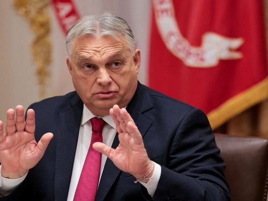 Ο Όρμπαν κλιμακώνει τη σύγκρουση με την ΕΕ – Θα μηνύσει την Κομισιόν για την απαγόρευση του ρωσικού αερίου