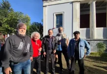 Αντιπροσωπεία του Δημοκρατικού Κινήματος Εθνικής Απελευθέρωσης(ΔΗ.Κ.Ε.Α.) με επικεφαλής τον Παν.Λαφαζάνη κατέθεσε γαρύφαλλα στο Πολυτεχνείο