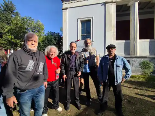 Αντιπροσωπεία του Δημοκρατικού Κινήματος Εθνικής Απελευθέρωσης(ΔΗ.Κ.Ε.Α.) με επικεφαλής τον Παν.Λαφαζάνη κατέθεσε γαρύφαλλα στο Πολυτεχνείο