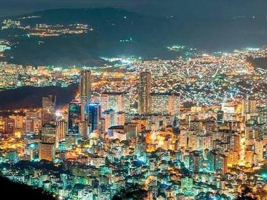 Στην Βενεζουέλα η ζωή συνεχίζεται-Χωρίς φόβο για πιθανή αμερικανική εισβολή , αλλά με εγρήγορση και προετοιμασία-Ρεπορτάζ από το Καράκας της Βενεζουέλας!