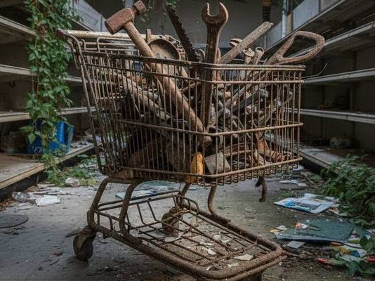 Ακρίβεια: «Σκουριασμένα» τα «εργαλεία» – Τα νοικοκυριά παραμένουν σε απόγνωση