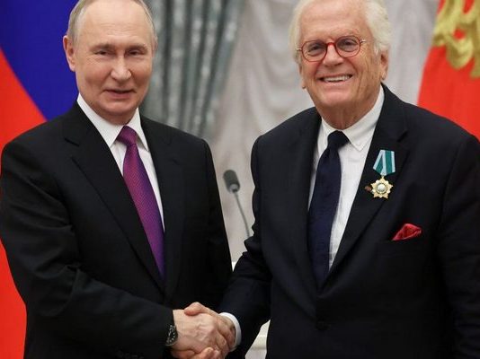 Κυνήγι μαγισσών στη Γερμανία: Απειλούν διάσημο μαέστρο γιατί βραβεύτηκε από τη Ρωσία Μετά την απαγόρευση παραστάσεων έργων του Τσαϊκόφσκι