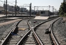 Τρένο μπήκε σε λάθος γραμμή στη Λάρισα!-Διαψεύδουν κυβέρνηση-ΟΣΕ – «Mπαλάκι» στην Hellenic Train-Τοποθέτηση Κ. Γενηδούνια