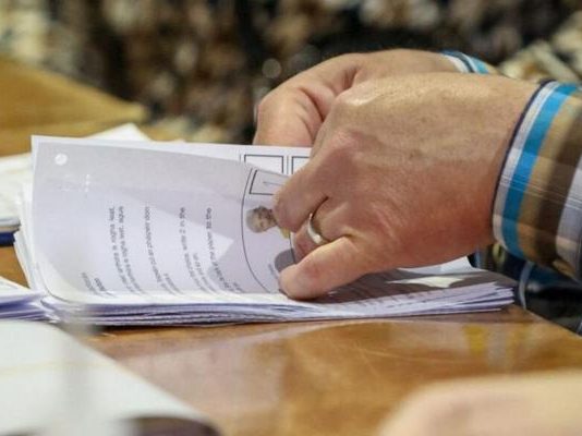 Η Κοινοβουλευτική Δημοκρατία του χρήματος και των μίντια πεθαίνει-Ιρλανδικές εκλογές: Απείχαν 54,2% και 13% των ψηφισάντων έσκισαν τα ψηφοδέλτια