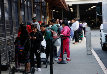 ΗΠΑ – Shutdown / Το Ανώτατο Δικαστήριο «πάγωσε» το επίδομα αγοράς τροφίμων – Σε απόγνωση εκατομμύρια Αμερικανοί