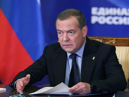 Κεραυνοί Medvedev κατά Δύσης: Οι αποικιοκράτες αντιμετωπίζουν τις χώρες ως «προσωπική τους αυλή»