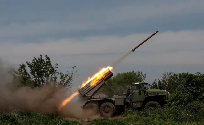 2023-05-20T174729Z_394197474_RC2O11AX227N_RTRMADP_5_UKRAINE-CRISIS-BAKHMUT-2048x1365