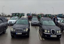 Νεκροφόρες στα μπλόκα – Γραφεία τελετών στο πλευρό των αγροτών