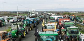 Εξοργισμένοι οι αγρότες με την κυβέρνηση: «Δεν κάνουμε πίσω – Θα νικήσουμε»