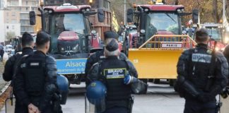 Στους δρόμους και οι αγρότες της Γαλλίας – Επεισόδια και μπλόκα λόγω κρουσμάτων οζώδους δερματίτιδας