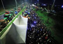 Αγρότες: «Στα μπλόκα μέχρι τα Χριστούγεννα» – Οργή για τους κυβερνητικούς χειρισμούς