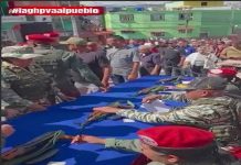 Ο στρατός της Βενεζουέλας διανέμει όπλα στον λαό των εργατικών περιοχών