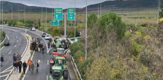 Αγρότες: Έκλεισαν την Εθνική στις Μικροθήβες – Κρίσιμη σύσκεψη την Κυριακή-Τα μπλόκα στην υπόλοιπη Ελλάδα και οι αναμενόμενες κινητοποιήσεις