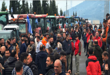 Αγρότες: Σε τροχιά σκληρής κλιμάκωσης – Παραλύει το οδικό δίκτυο Το ενδιαφέρον στρέφεται στη σημερινή συνεδρίαση της Πανελλαδικής Επιτροπής Αγροτών