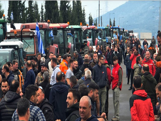 Αγρότες: Σε τροχιά σκληρής κλιμάκωσης – Παραλύει το οδικό δίκτυο Το ενδιαφέρον στρέφεται στη σημερινή συνεδρίαση της Πανελλαδικής Επιτροπής Αγροτών