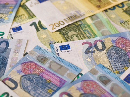 Στην υγειά των κορόιδων! -Η Ουκρανία ζητά ακόμα ένα δισ. ευρώ από τα χρήματα των Ευρωπαίων φορολογουμένων για αγορά όπλων από ΗΠΑ!