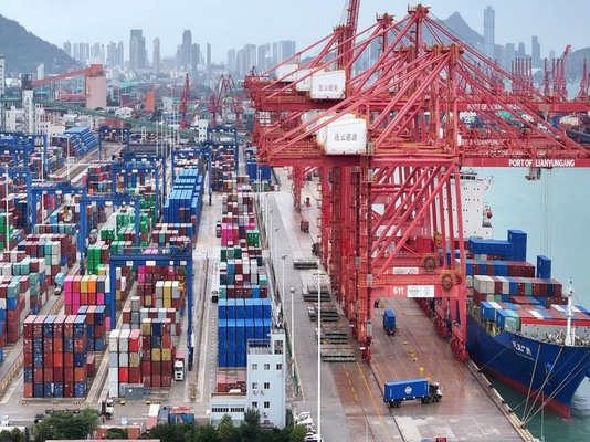 Το εμπορικό πλεόνασμα της Κίνας ξεπέρασε το ρεκόρ του 1 τρισεκατομμυρίου δολαρίων