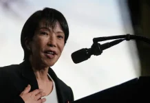 “Βρωμερό κεφάλι” προς Τραμπ: Στείλε επειγόντως σαμπουάν!