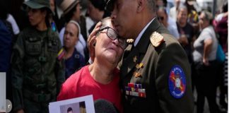 Bενεζουέλα: Δημοσιεύτηκαν βίντεο από τις κηδείες των στρατιωτικών που σκοτώθηκαν από την αμερικανική επίθεση